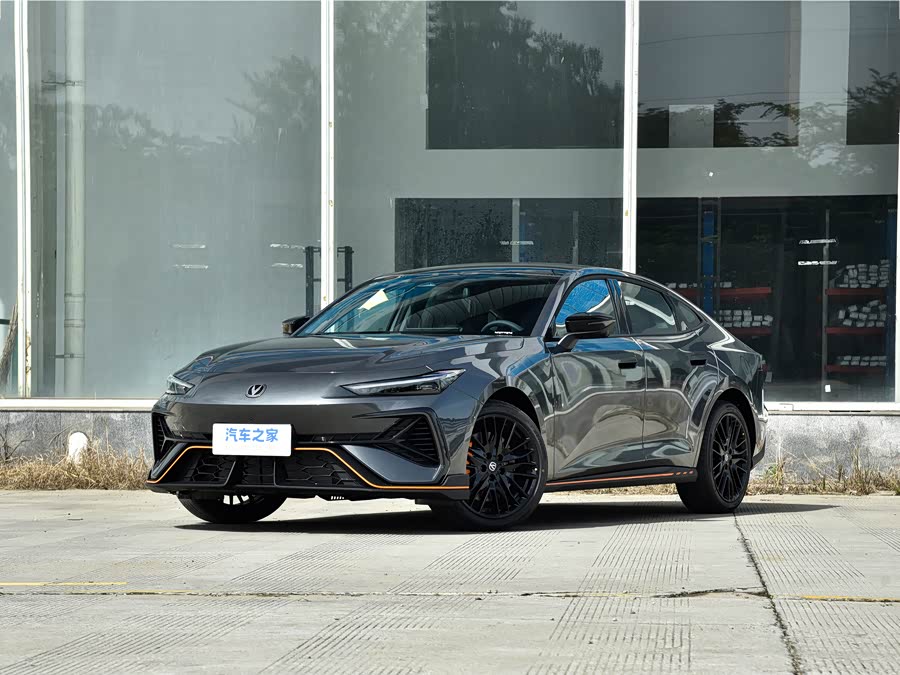 Фото 1 - Changan UNI-V