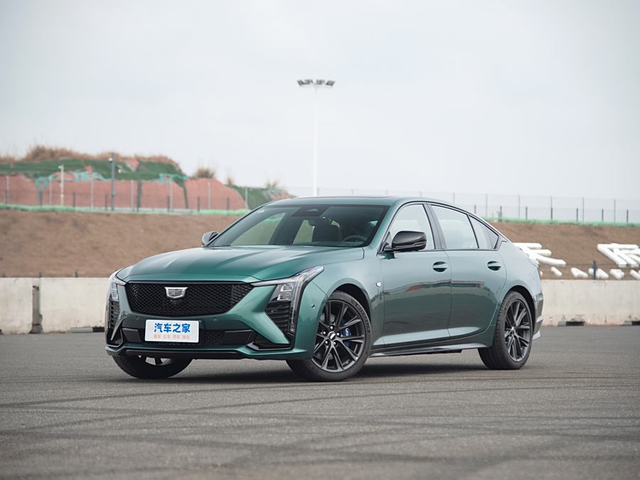 Фото 1 - Cadillac CT5