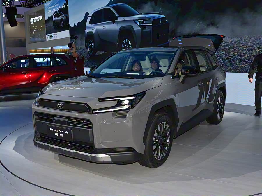 Фото 1 - Toyota RAV4