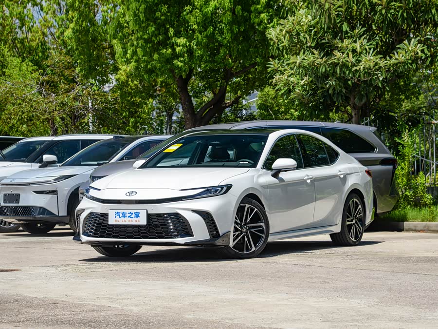 Фото 1 - Toyota Camry