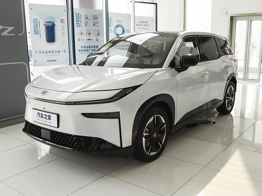 Фото 1 - Toyota bZ3X