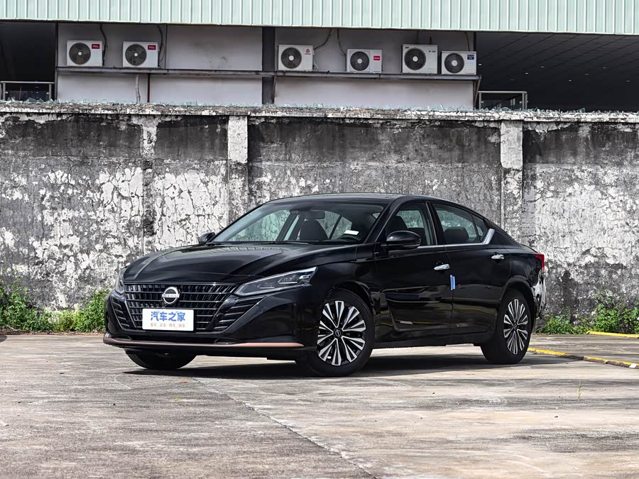 Фото 1 - Nissan Teana