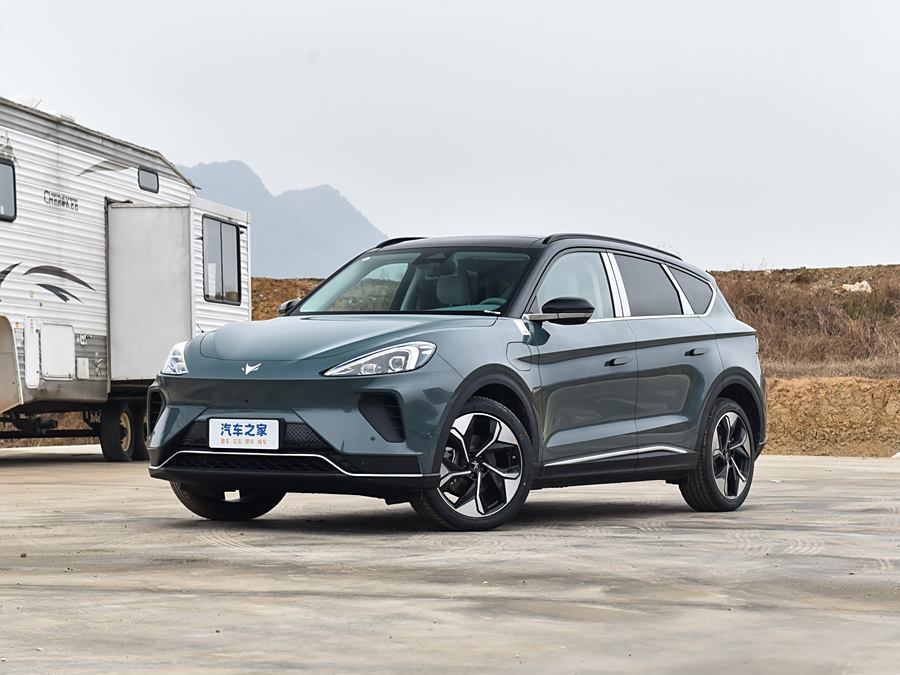 Фото 1 - BAIC Arcfox Alpha T