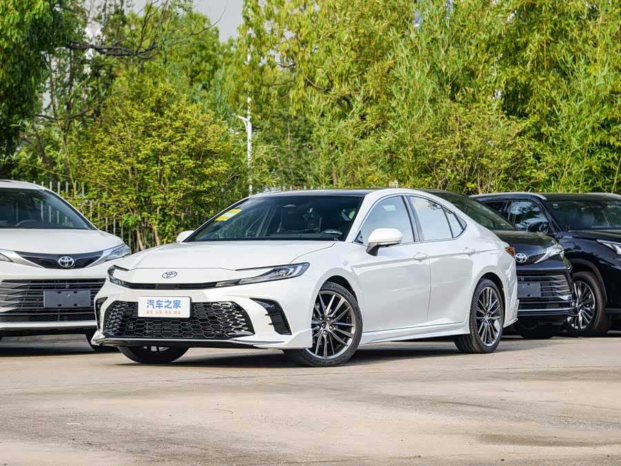 Фото 1 - Toyota Camry