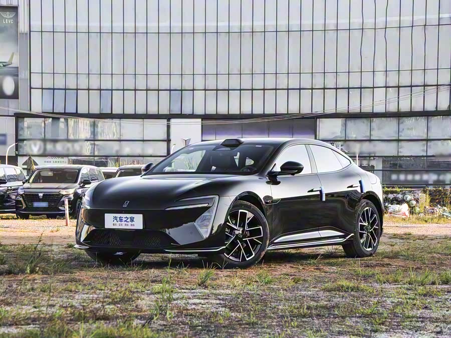 Фото 1 - Avatr 06