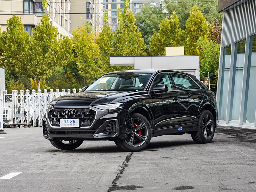 Фото 1 - Audi Q8