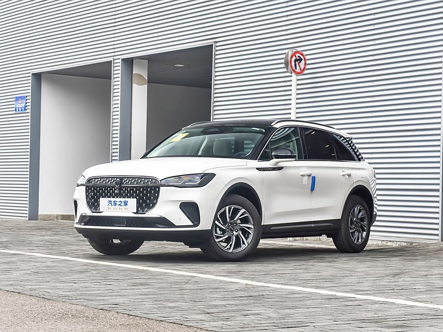 Фото 1 - Lincoln Corsair