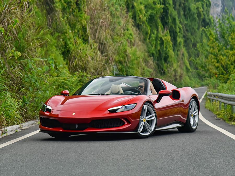 Фото 1 - Ferrari 296