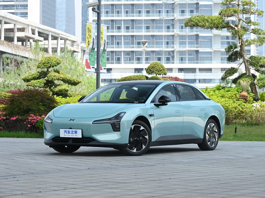 Фото 1 - XPeng Mona M03