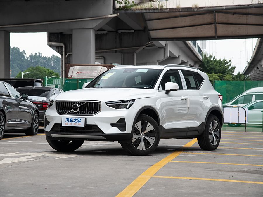 Фото 1 - Volvo XC40