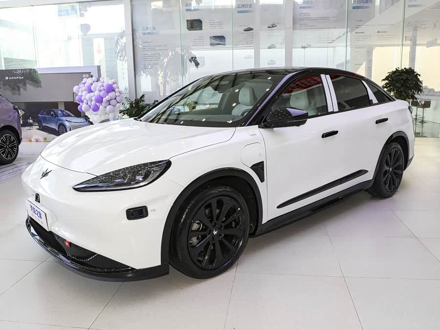 Фото 1 - BAIC Arcfox Alpha S6