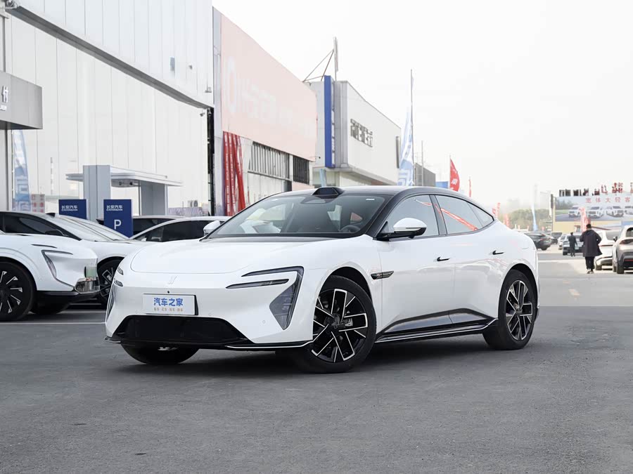 Фото 1 - Avatr 06