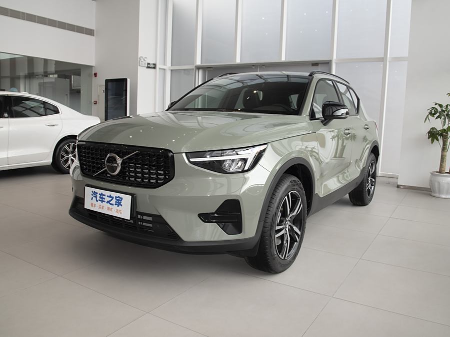 Фото 1 - Volvo XC40