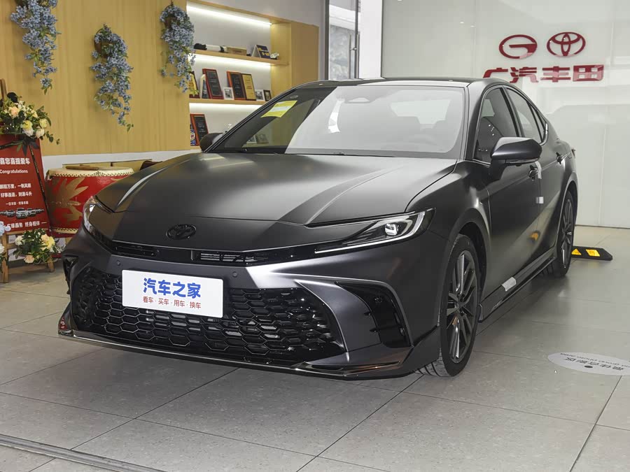 Фото 1 - Toyota Camry