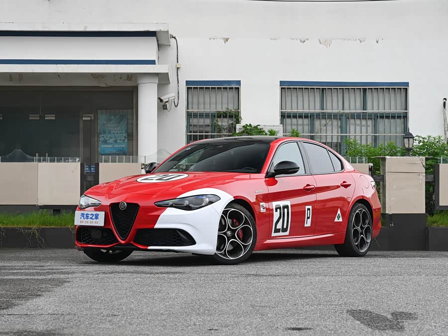 Фото 1 - Alfa Romeo Giulia