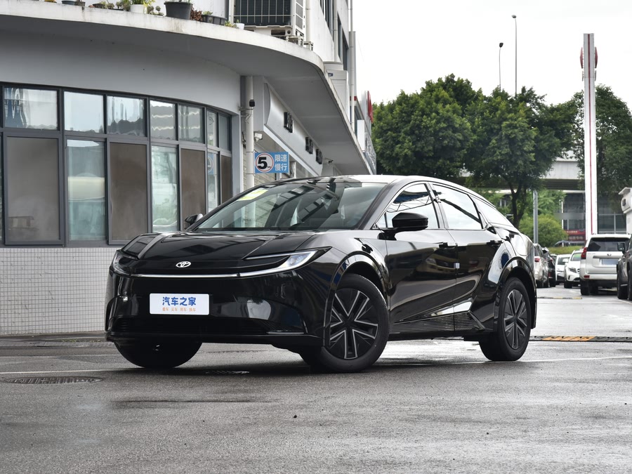 Фото 1 - Toyota bZ5