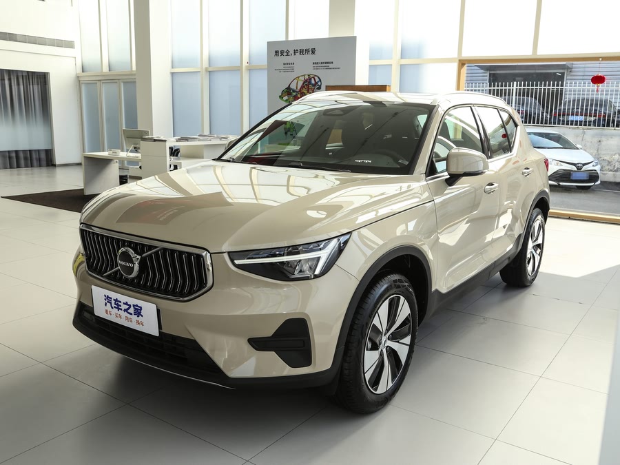 Фото 1 - Volvo XC40