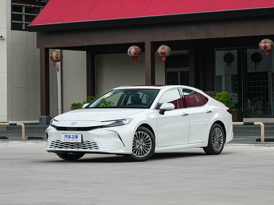 Фото 1 - Toyota Camry