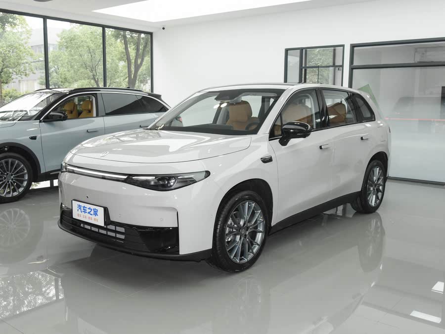 Фото 1 - Leapmotor C10