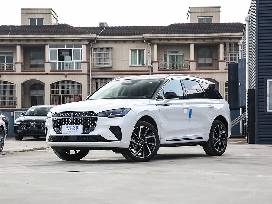 Фото 1 - Lincoln Corsair