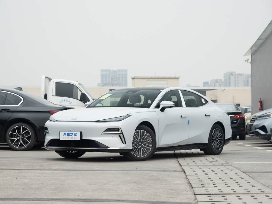 Фото 1 - Geely Galaxy Starshine 8 EM-i