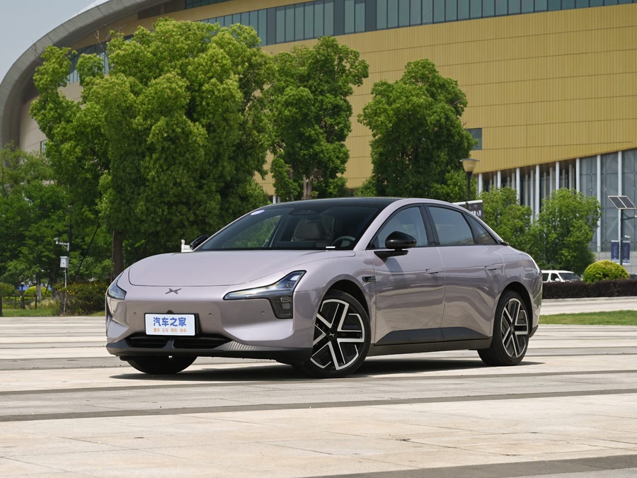 Фото 1 - XPeng Mona M03