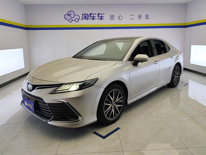 Фото 1 - Toyota Camry