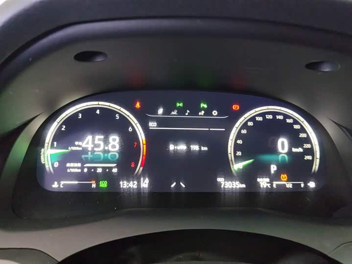 Фото 14 - Toyota Camry