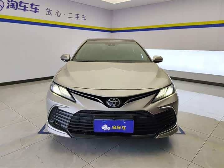 Фото 2 - Toyota Camry