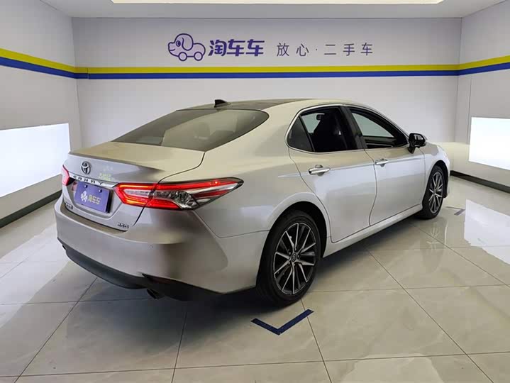 Фото 3 - Toyota Camry