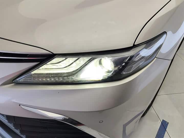 Фото 5 - Toyota Camry