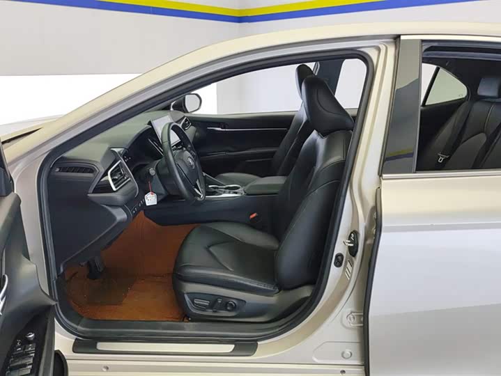 Фото 9 - Toyota Camry