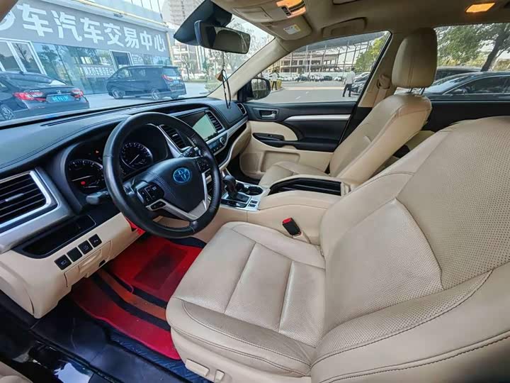 Фото 7 - Toyota Highlander