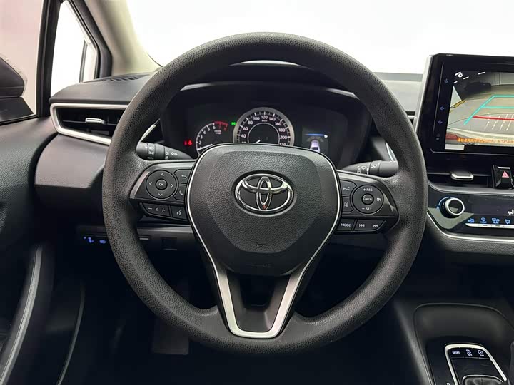 Фото 10 - Toyota Corolla