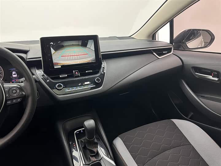 Фото 14 - Toyota Corolla