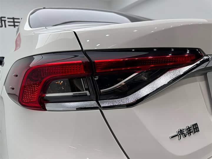 Фото 25 - Toyota Corolla