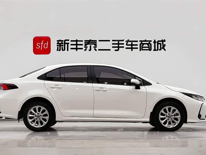 Фото 3 - Toyota Corolla