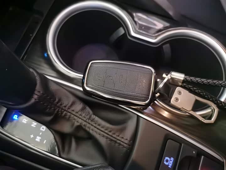 Фото 11 - Toyota Camry