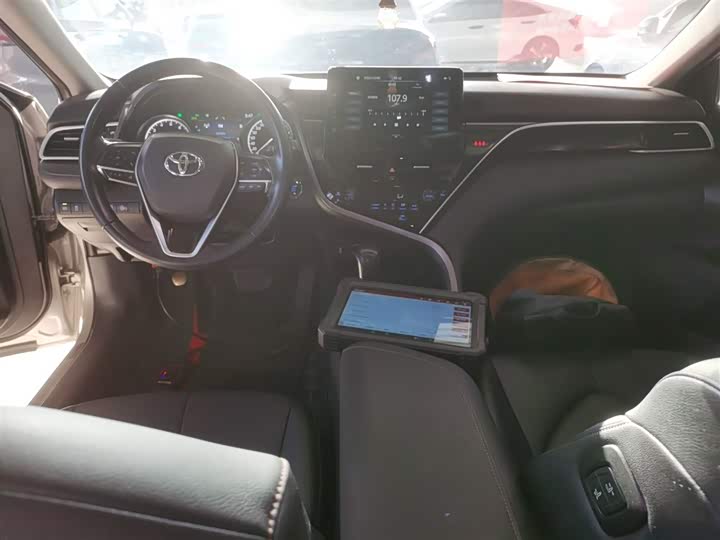 Фото 12 - Toyota Camry