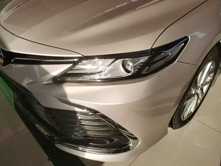 Фото 15 - Toyota Camry