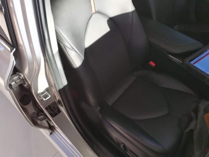 Фото 17 - Toyota Camry