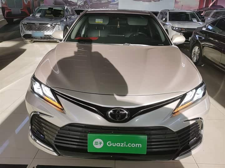 Фото 19 - Toyota Camry