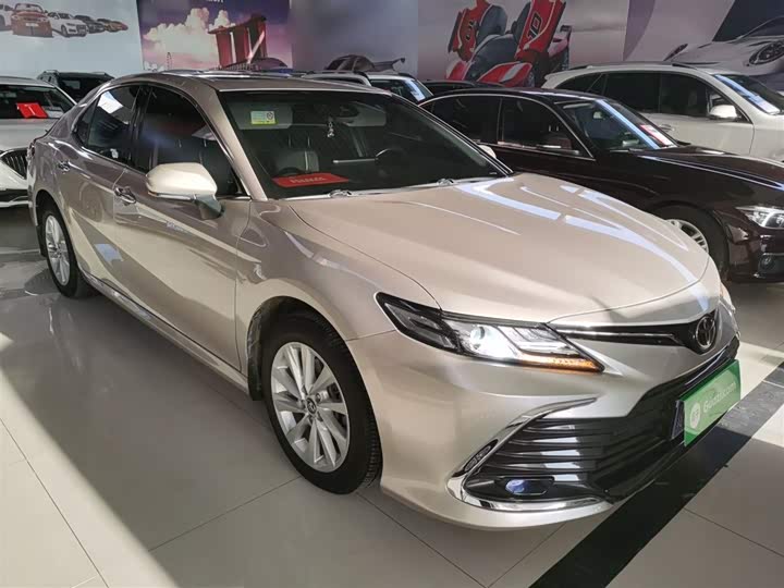 Фото 20 - Toyota Camry