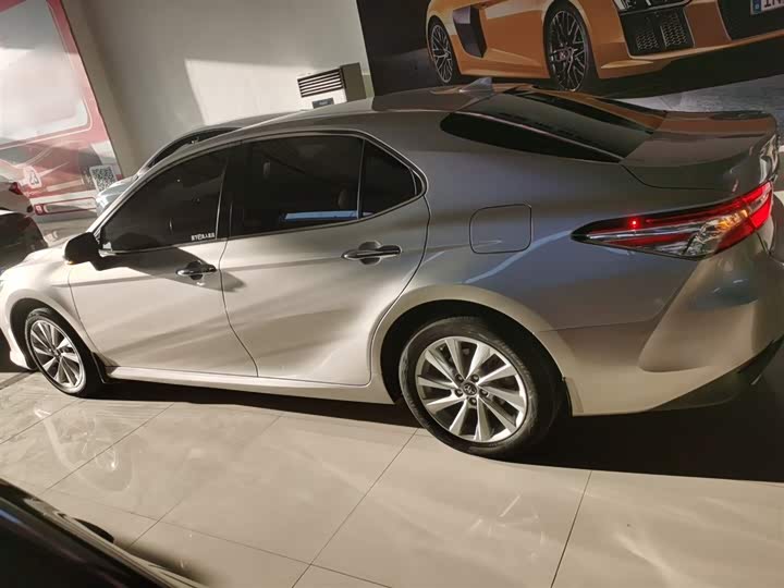 Фото 21 - Toyota Camry