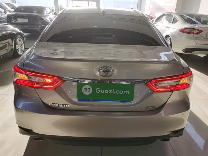 Фото 22 - Toyota Camry