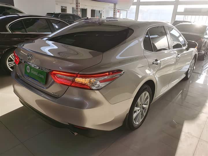 Фото 23 - Toyota Camry