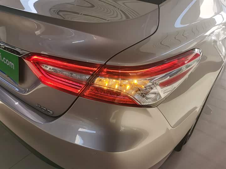 Фото 24 - Toyota Camry