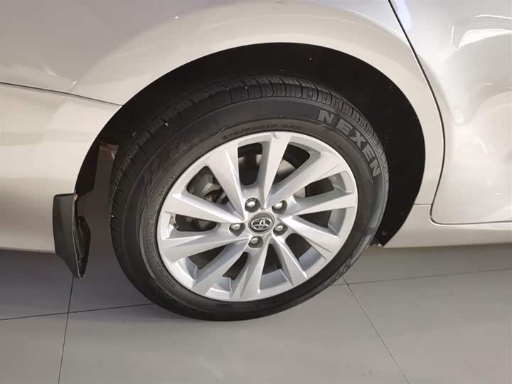 Фото 26 - Toyota Camry