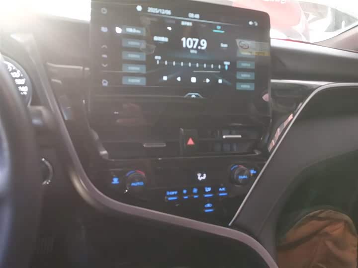 Фото 5 - Toyota Camry