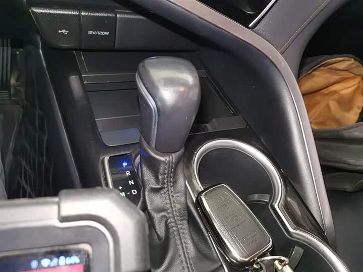 Фото 6 - Toyota Camry